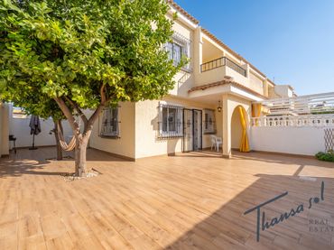 Maison jumelée avec balcon à vendre à Avinguda de Polonia