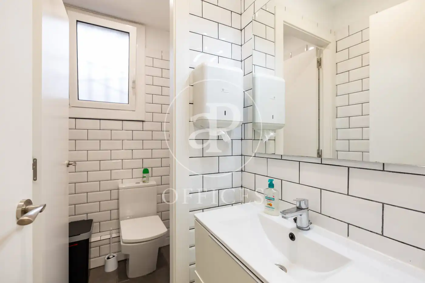 Badezimmer von Büro zur Miete in Barcelona