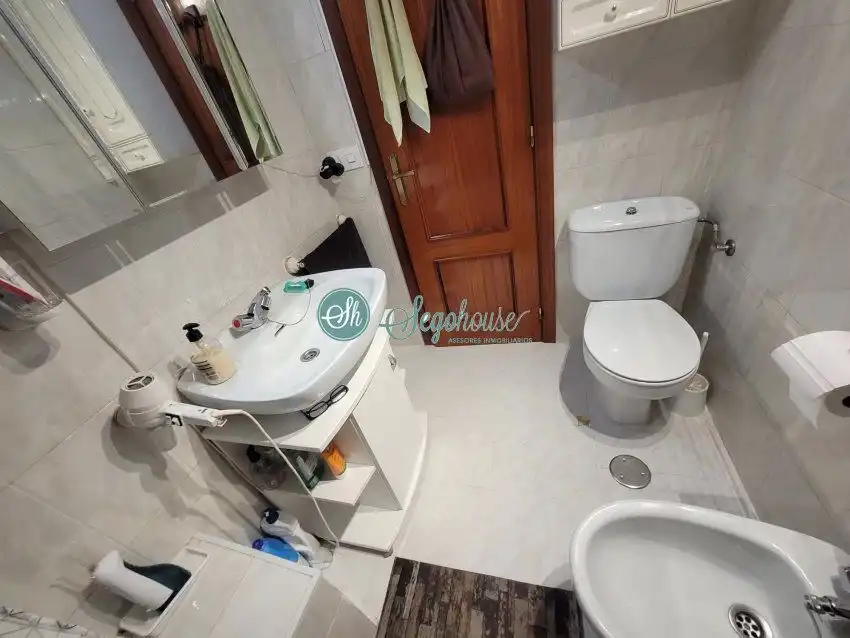 Baño de Piso en venta en La Lastrilla  con Calefacción y Terraza