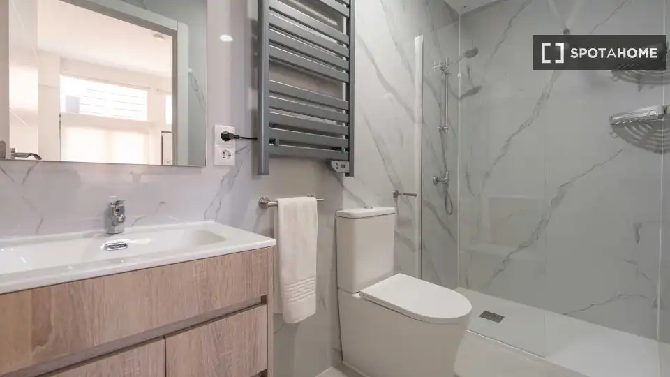 Bathroom of Flat for rent in Puente de Vallecas