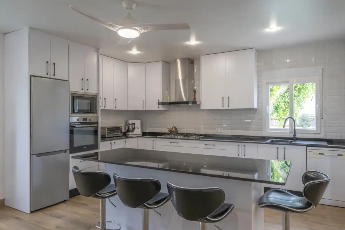 Cocina de Casa o chalet en venta en San Miguel de Salinas con Aire acondicionado, Calefacción y Jardín privado