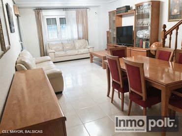 Casa amb balcó en venda a Calle Mayor