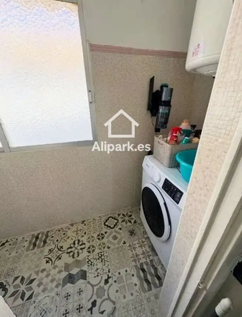 Parking de Piso en venta en Elche / Elx con Terraza y Amueblado