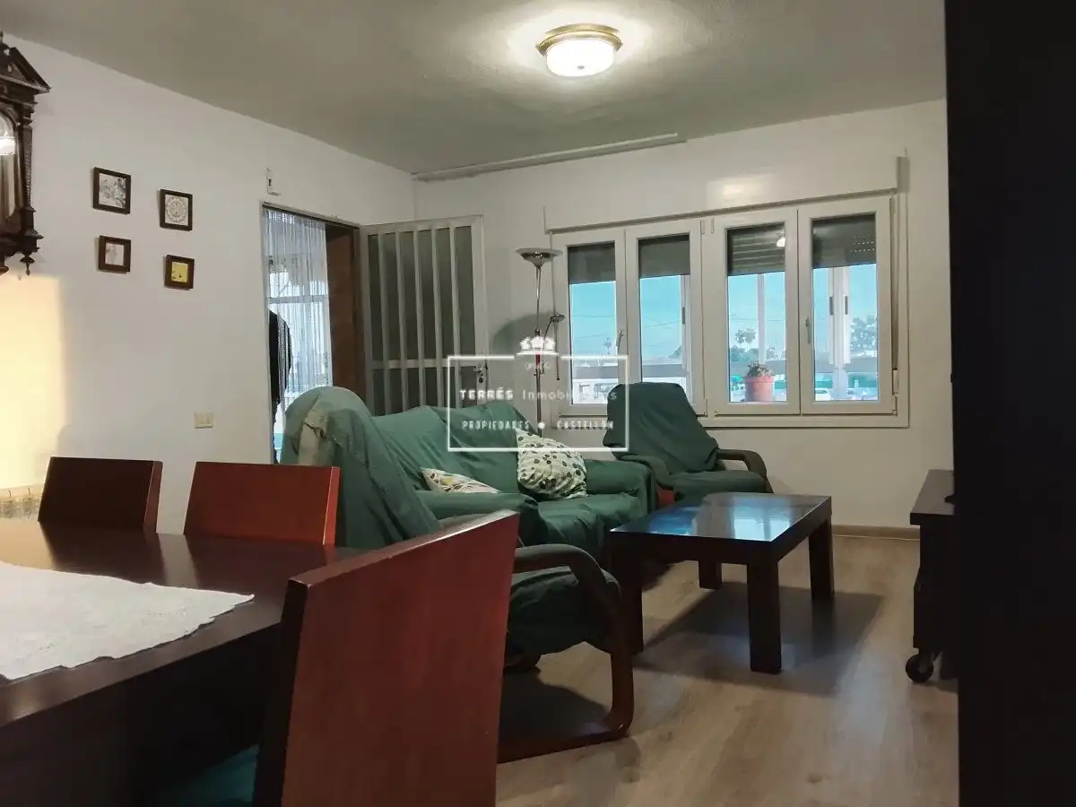 Sala d'estar de Casa o xalet en venda en Castellón de la Plana / Castelló de la Plana amb Calefacció, Terrassa i Moblat