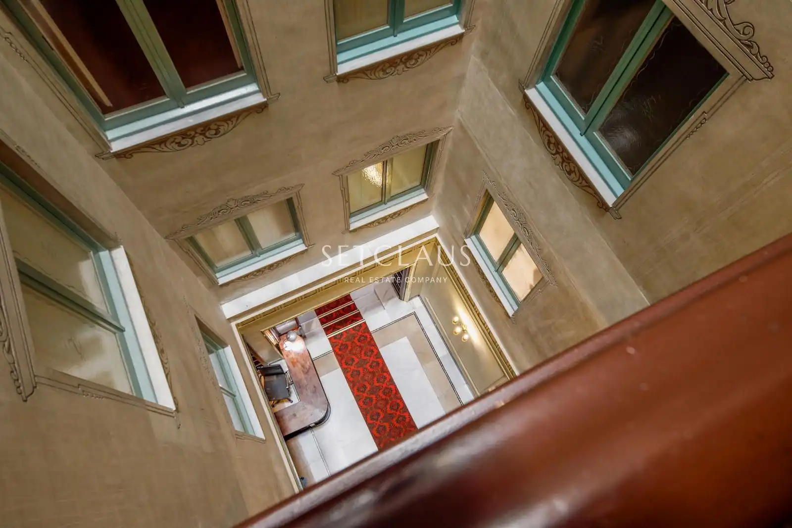Flat for sale in Barcelona  with Air Conditioner and Alarm