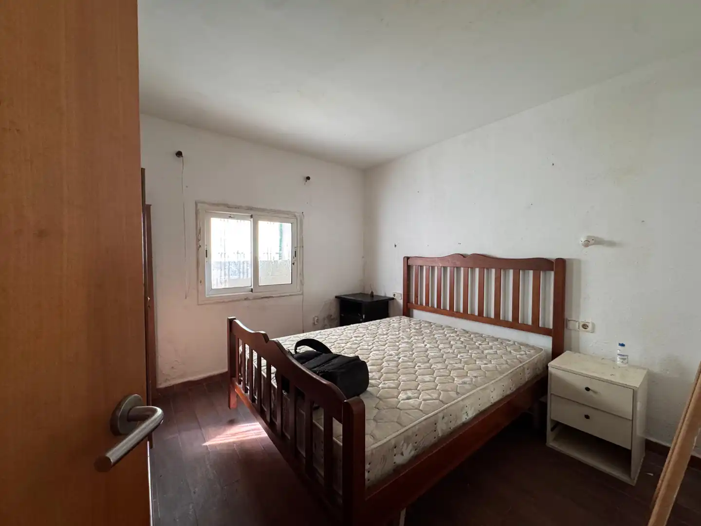 Schlafzimmer von Einfamilien-Reihenhaus zum Verkauf in Palamós mit Balkon und Alarm