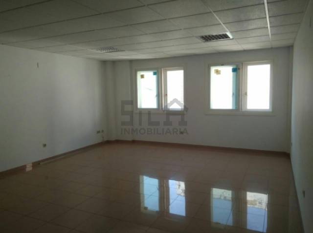 Oficina en Alquiler en ALEJANDRO OUTEIRIÑO en Casco Viejo