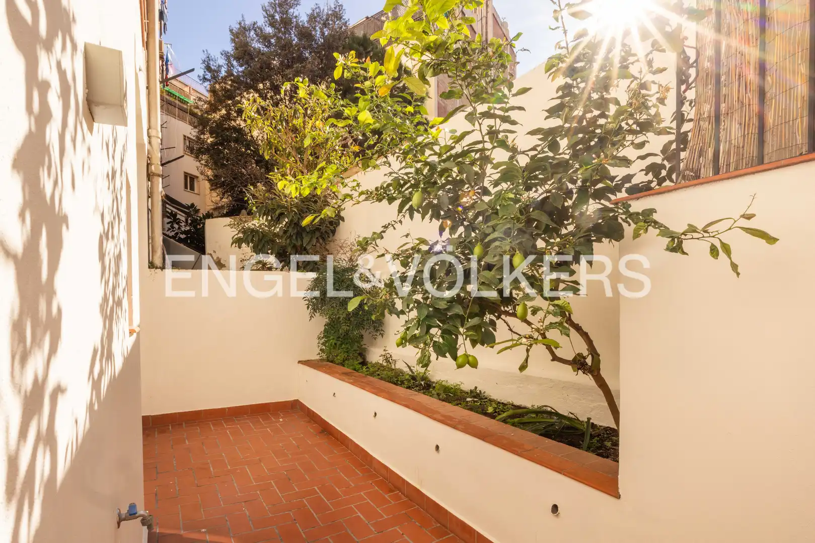 Terrasse von Erdgeschoss zum Verkauf in Barcelona mit Klimaanlage, Heizung und Parkett