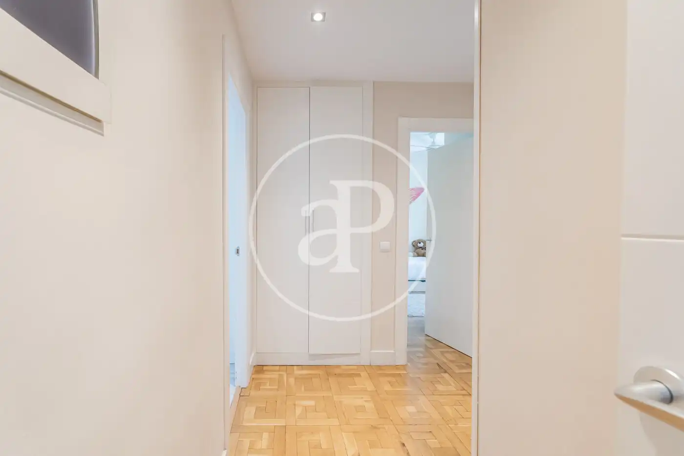 Wohnung zum Verkauf in Madrid mit Klimaanlage, Heizung und Privatgarten
