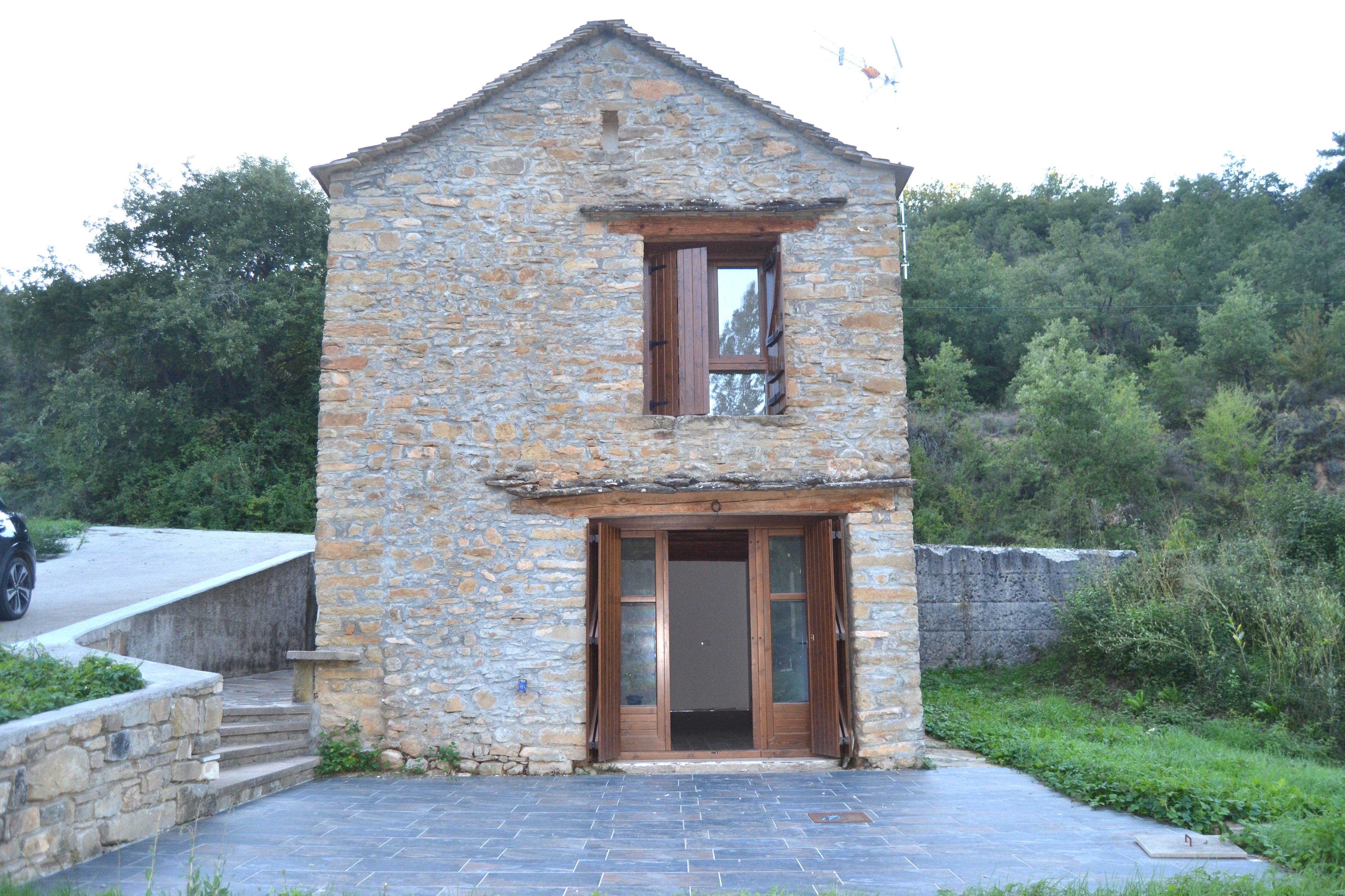 Vista exterior de Casa o xalet en venda en Santa Cruz de la Serós amb Jardí privat i Parquet