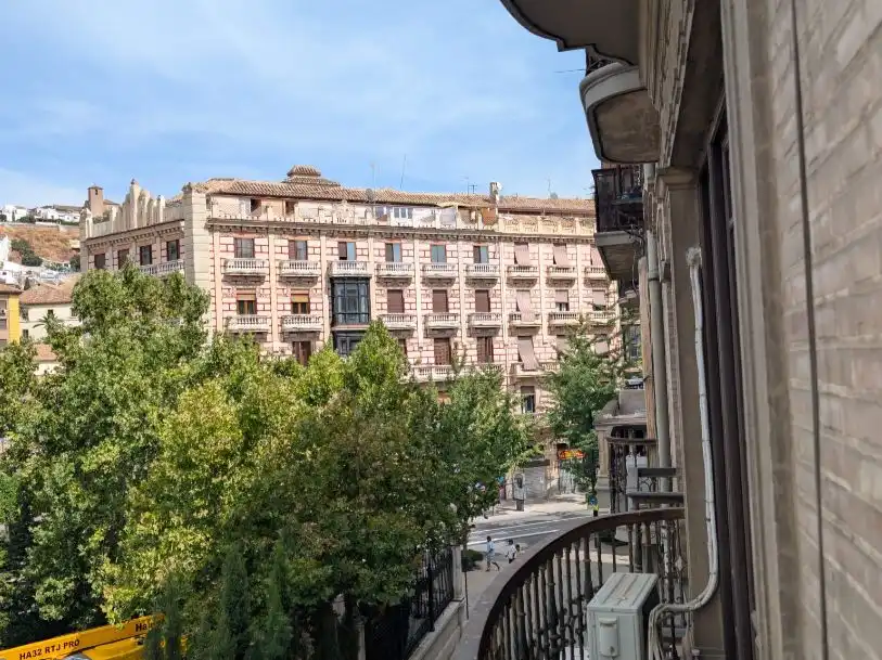 Vista exterior de Oficina de lloguer en Granada amb Aire condicionat, Calefacció i Moblat