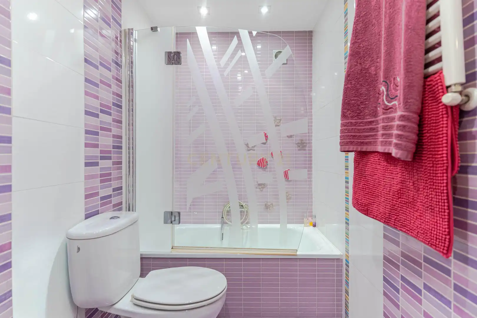 Bathroom of Flat for sale in Granada  with Air Conditioner