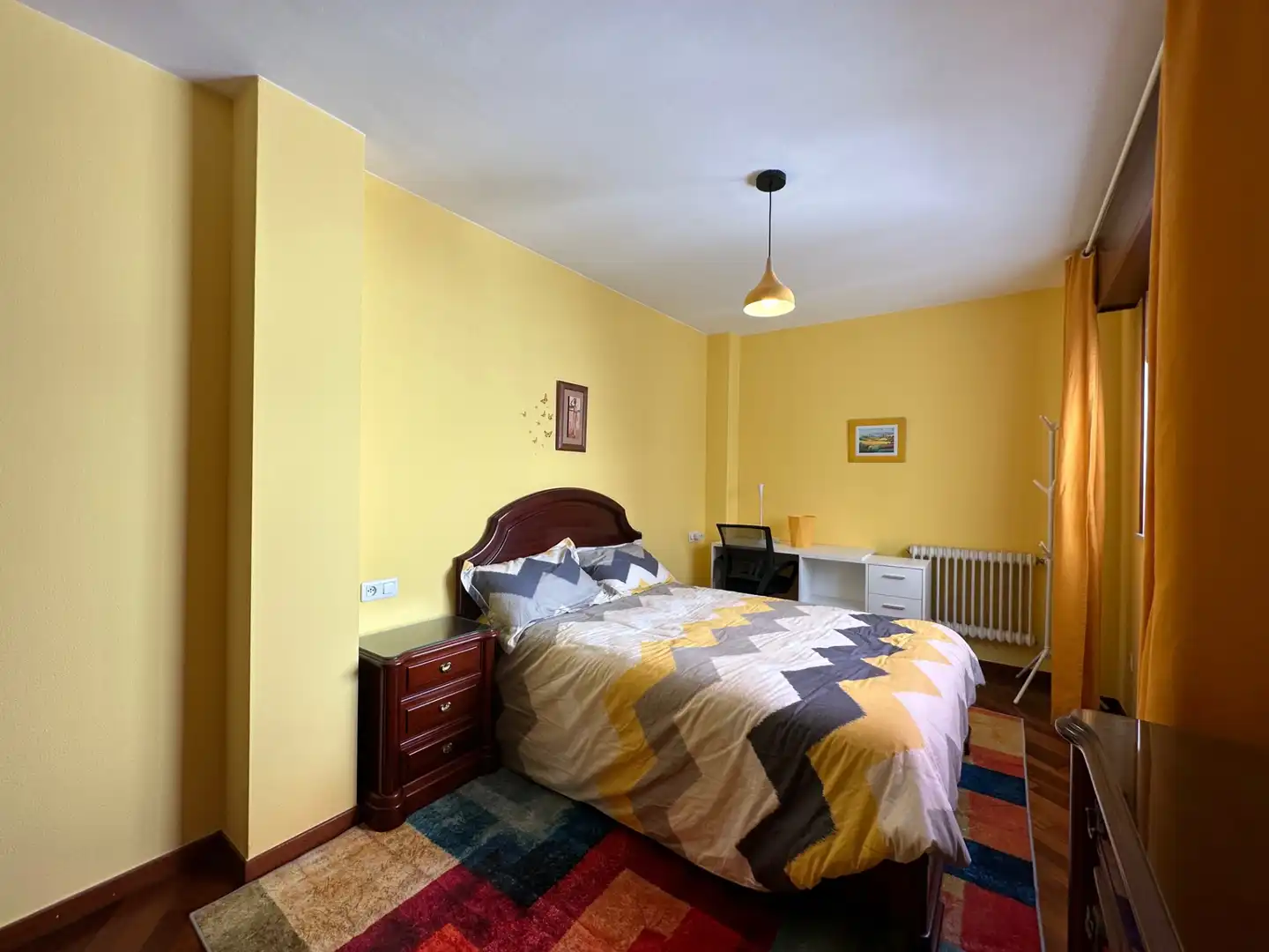 Bedroom of Flat for rent in Santiago de Compostela   with Heating, Parquet flooring and Furnished