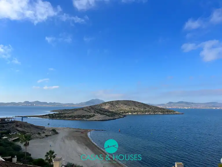 Vista exterior de Àtic en venda en La Manga del Mar Menor amb Aire condicionat, Terrassa i Traster