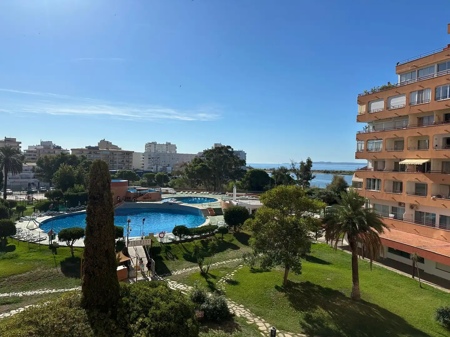 Pis amb piscina en venda a Carrer Cap Ponent 11