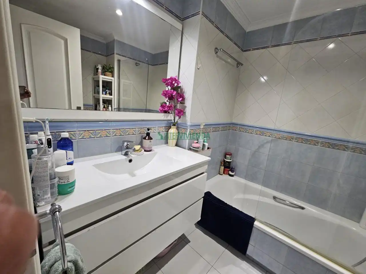 Baño de Apartamento en venta en Vigo  con Calefacción y Parquet