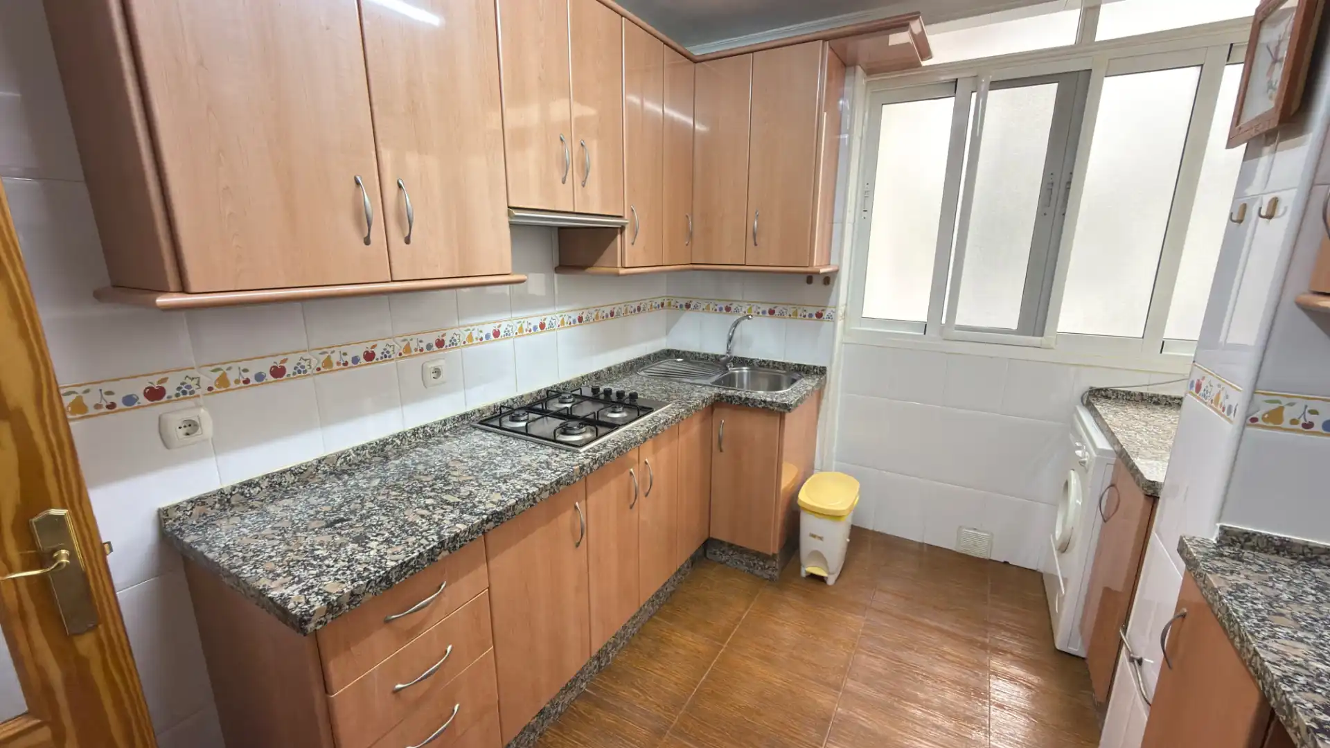 Cocina de Piso de alquiler en Málaga con Aire acondicionado, Terraza y Horno