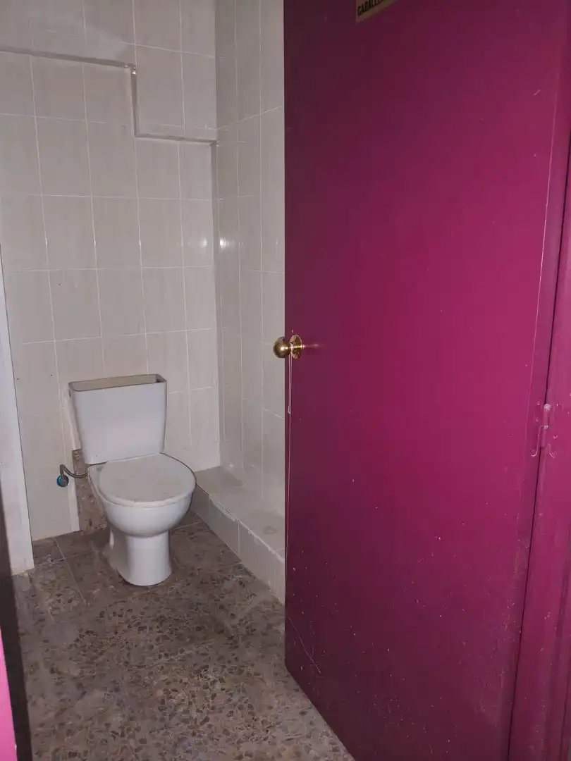 Baño de Local de alquiler en Can Bassa
