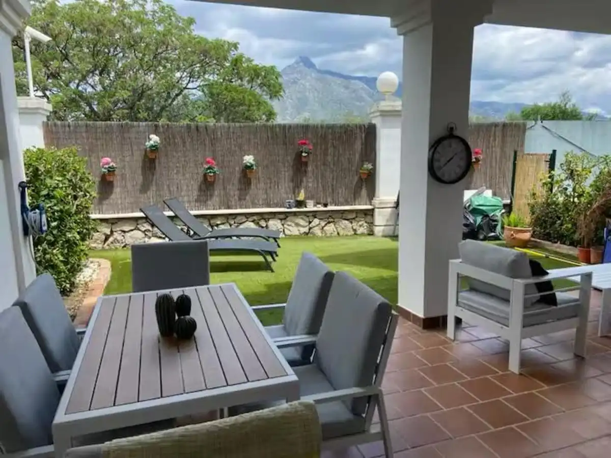 Apartment with pool for sale in Aloha Pueblo 30