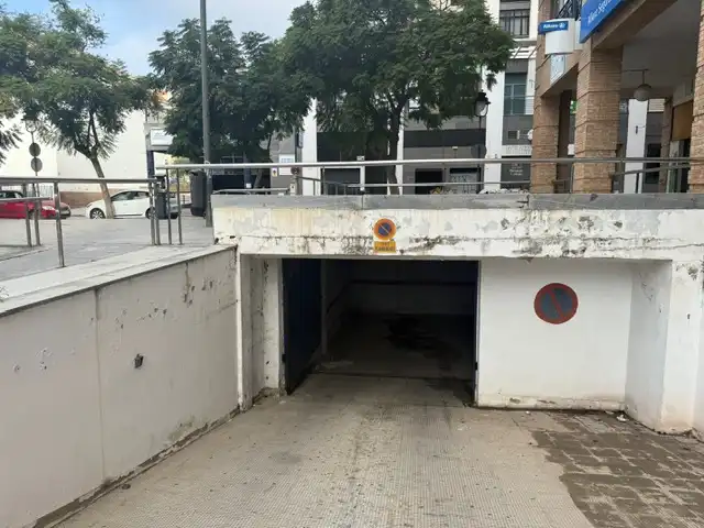 Garaje de alquiler en Calle Pablo Rada, Centro