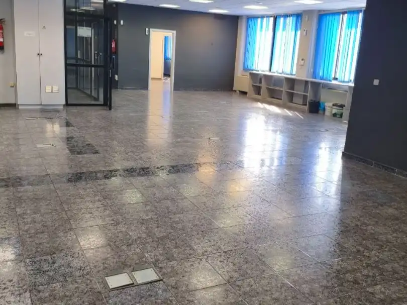 Oficina de alquiler en Peligros con Internet y Alarma