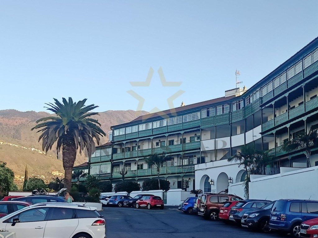 Vista exterior de Casa o xalet en venda en Puerto de la Cruz amb Jardí privat, Terrassa i Piscina