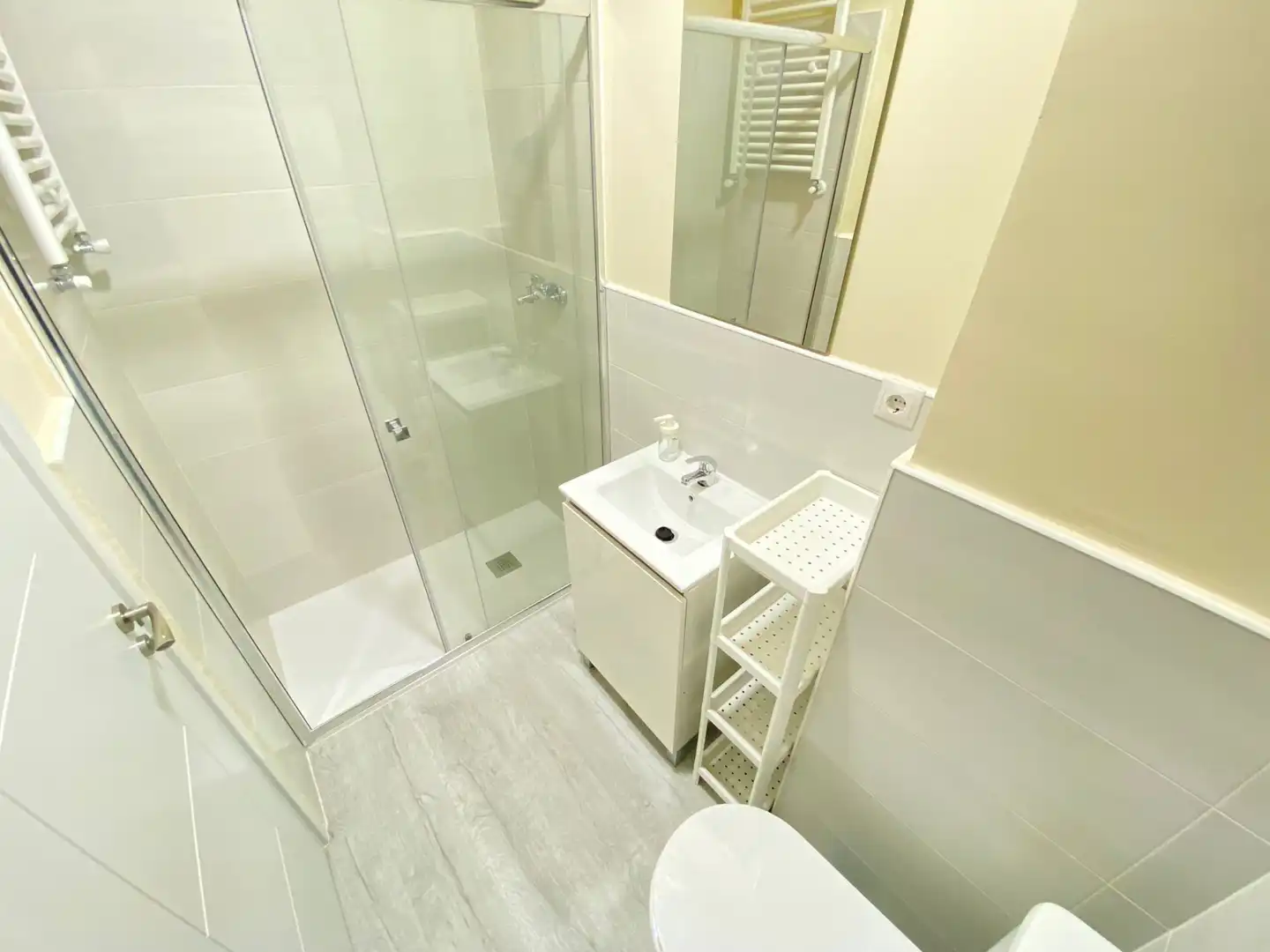 Baño de Piso para compartir en Madrid con Calefacción, Amueblado y Horno