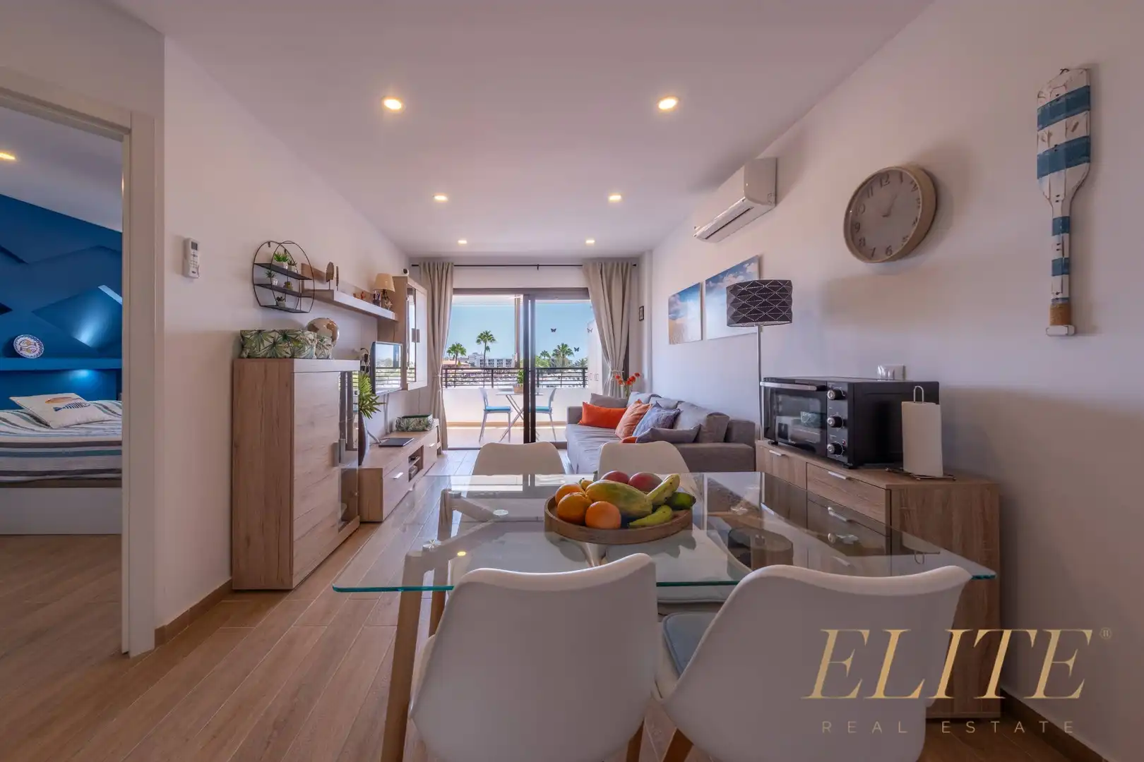 Sala d'estar de Apartament en venda en San Bartolomé de Tirajana amb Aire condicionat, Jardí privat i Moblat