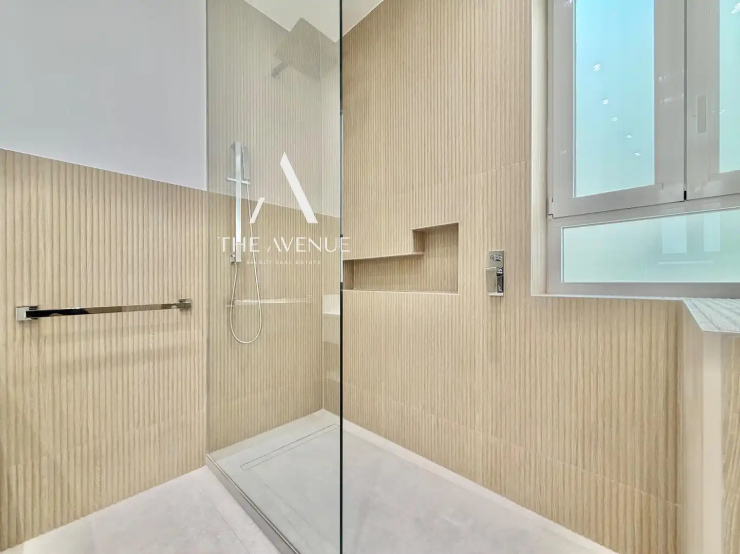 Bathroom of Apartments for sale in Madrid  with Heating
