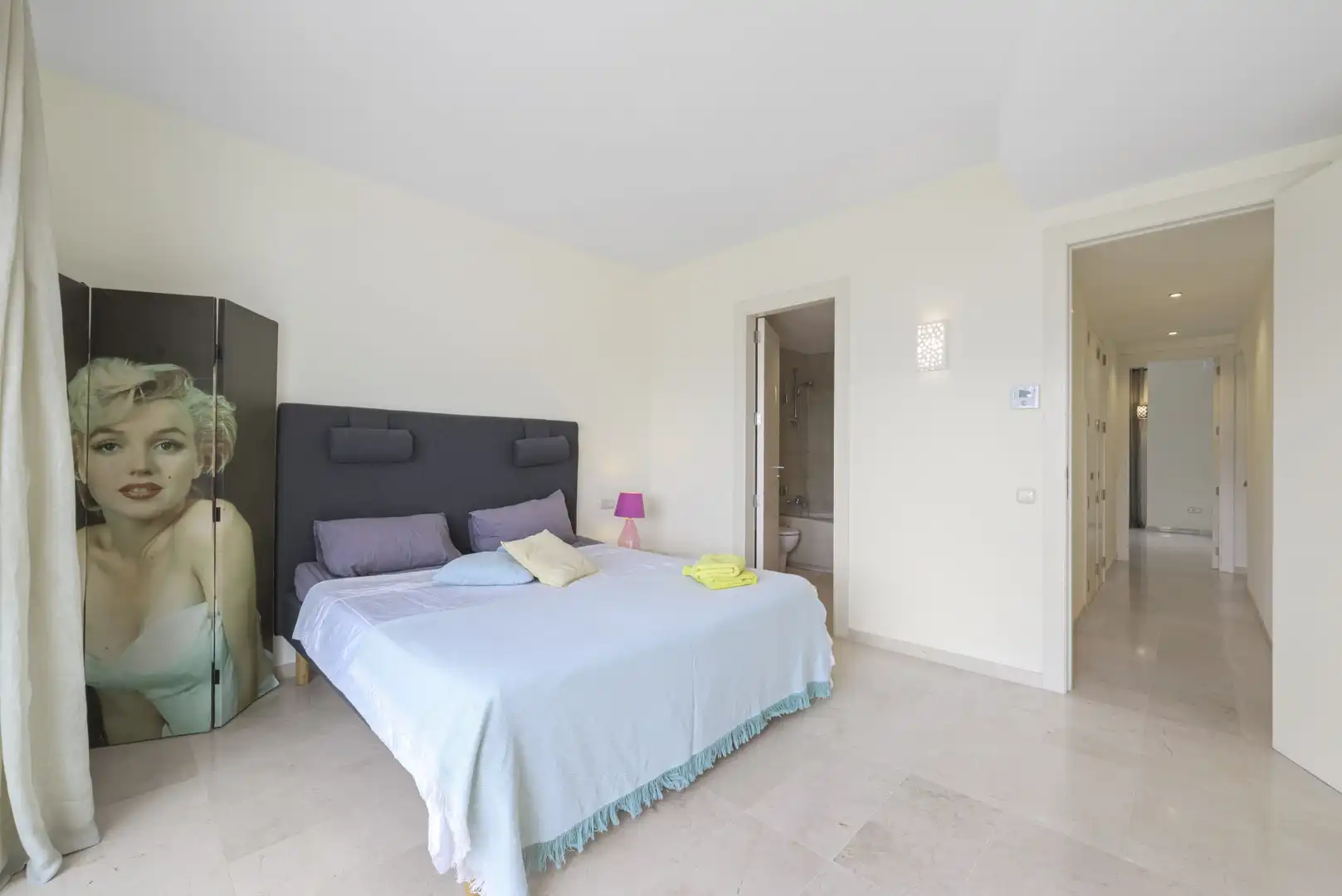 Schlafzimmer von Einfamilien-Reihenhaus zum Verkauf in Mijas mit Klimaanlage, Privatgarten und Terrasse