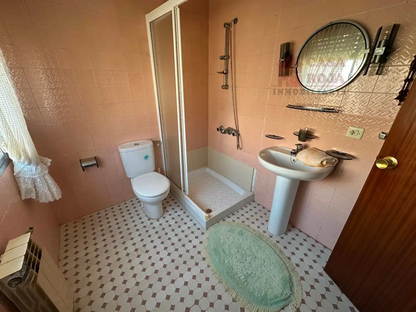 Bany de Casa o xalet en venda en Cangas  amb Calefacció, Terrassa i Traster