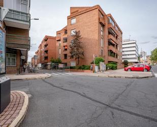 Vista exterior de Pis per a compartir en Ávila Capital amb Parquet, Terrassa i Moblat