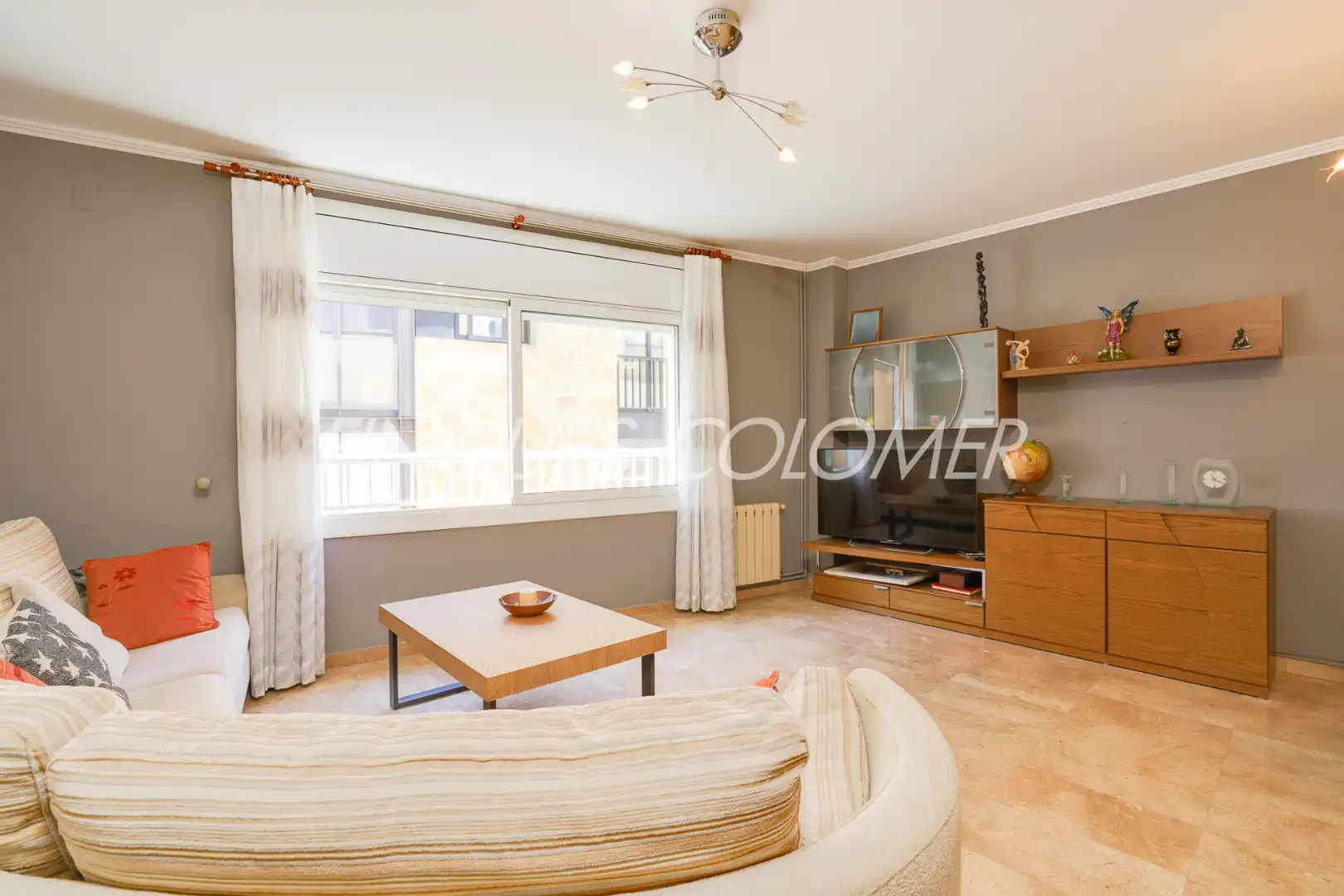 Wohnzimmer von Einfamilien-Reihenhaus zum Verkauf in Rubí mit Klimaanlage, Heizung und Terrasse