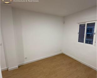 Bedroom of Flat for sale in  Madrid Capital  with Air Conditioner and Heating