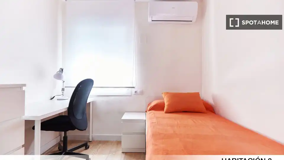 Schlafzimmer von Wohnung zur untervermieten in Sevilla mit Klimaanlage, Terrasse und Möbliert