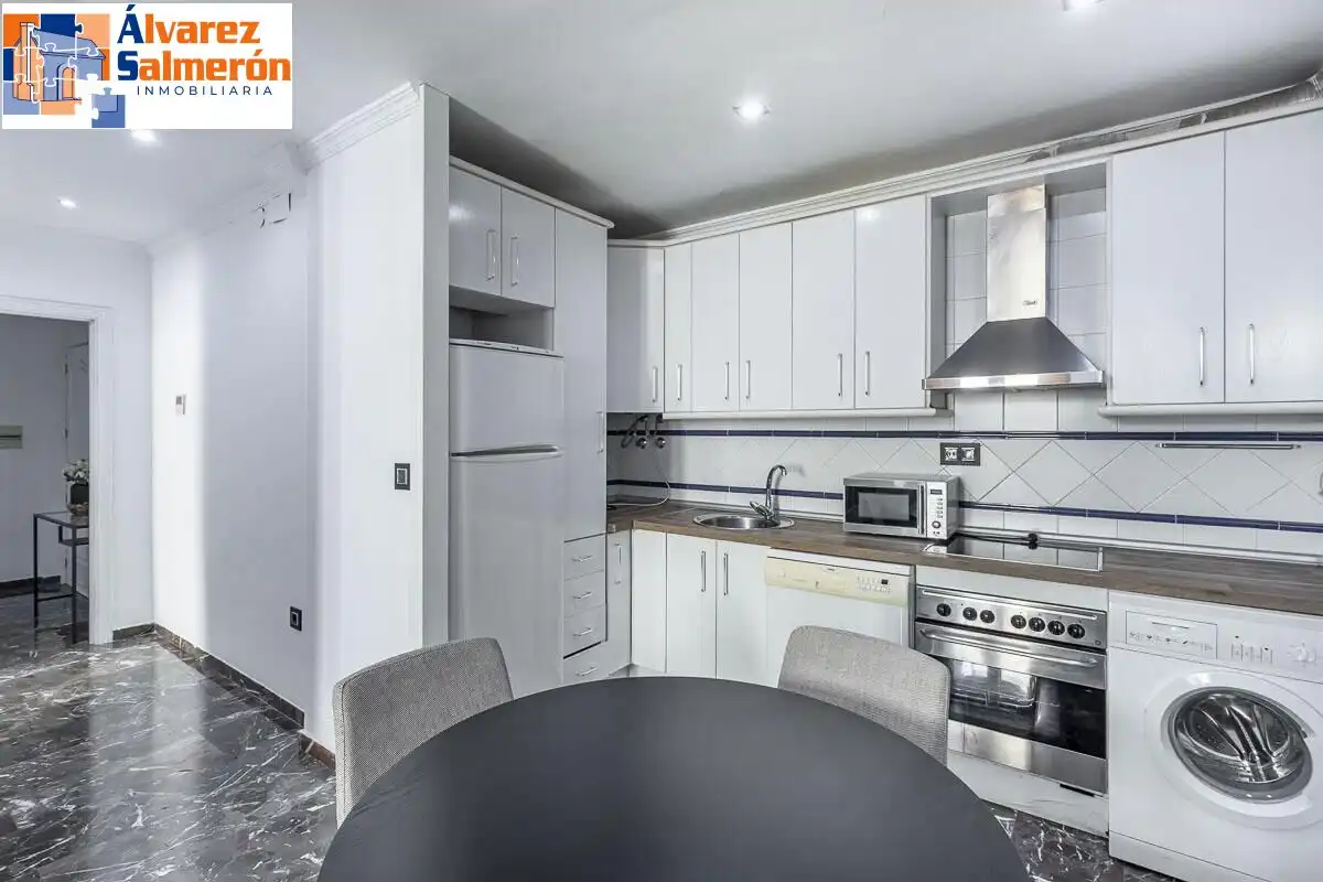 Kitchen of Flat for sale in Granada