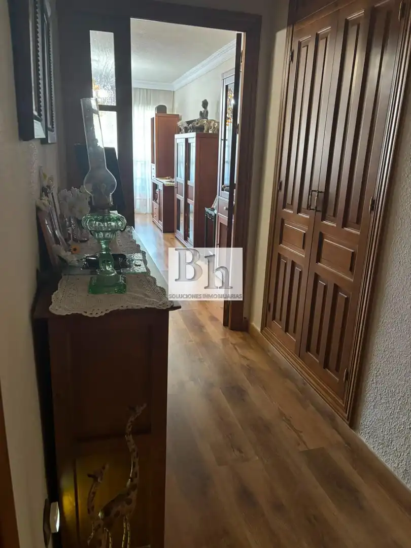 Wohnung zum Verkauf in Málaga mit Klimaanlage, Privatgarten und Parkett
