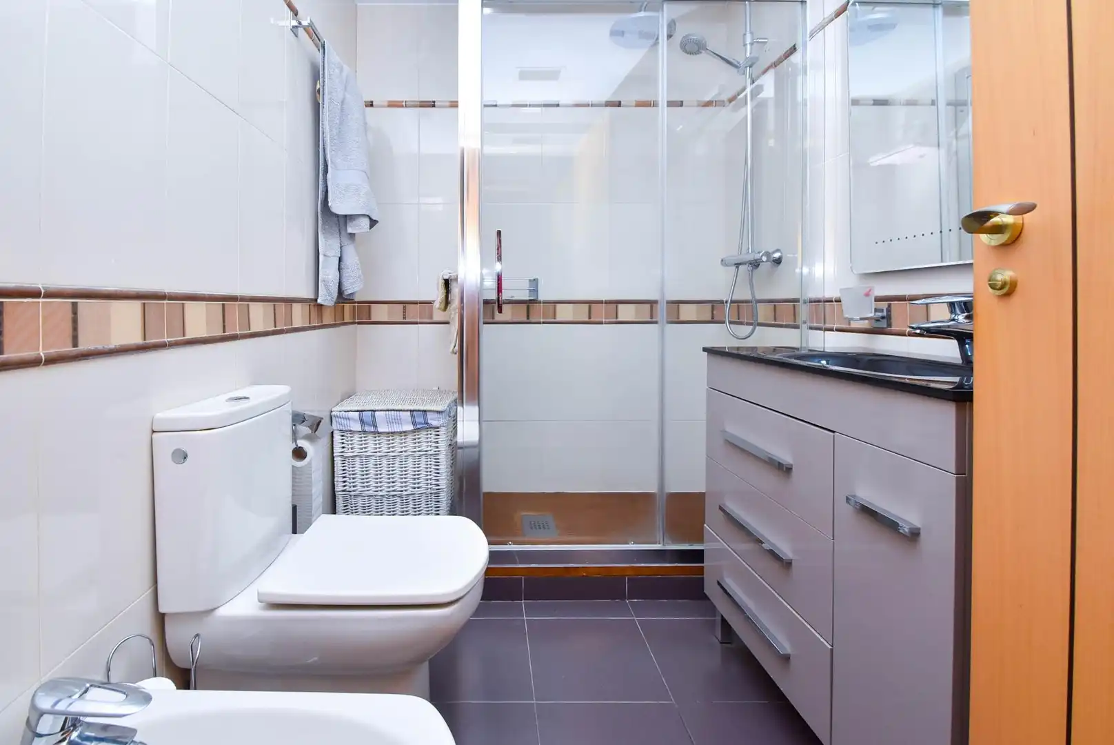 Bathroom of Houses for sale in Illescas  with Air Conditioner, Private garden and Parquet flooring