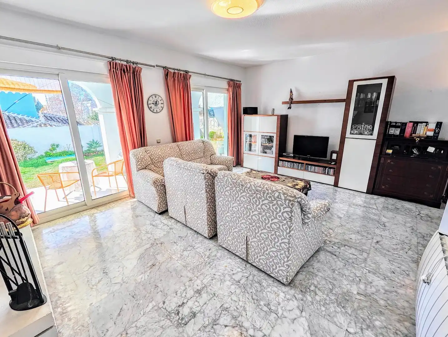Sala d'estar de Casa o xalet en venda en Benalmádena amb Jardí privat, Terrassa i Traster