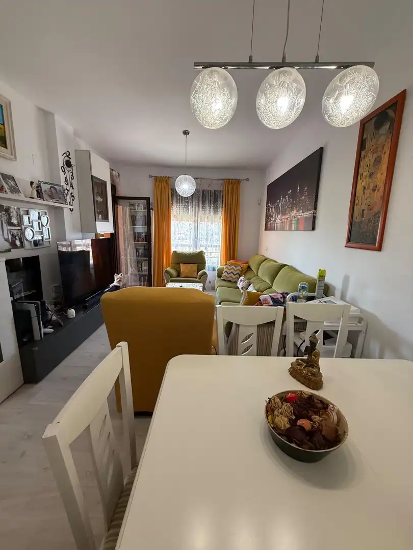 Sala d'estar de Pis en venda en Rincón de la Victoria amb Aire condicionat, Calefacció i Jardí privat