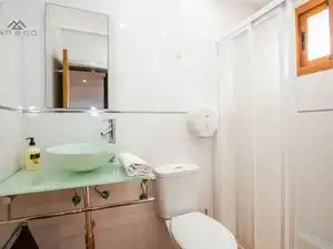 Bany de Casa o xalet de lloguer en Almuñécar amb Aire condicionat, Jardí privat i Terrassa