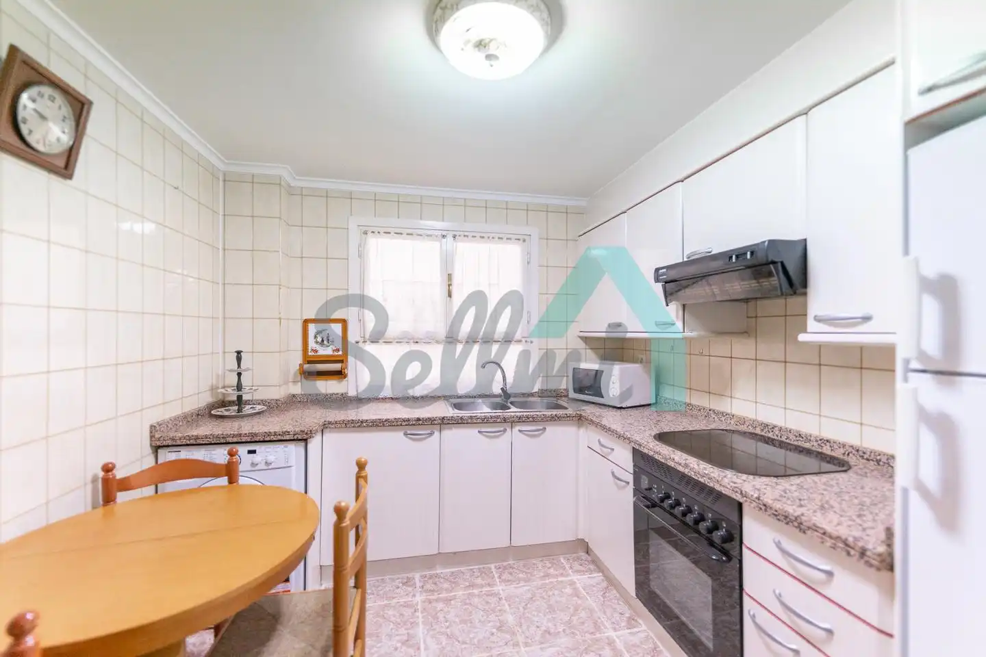 Kitchen of Flat for sale in Oviedo   with Heating and Parquet flooring