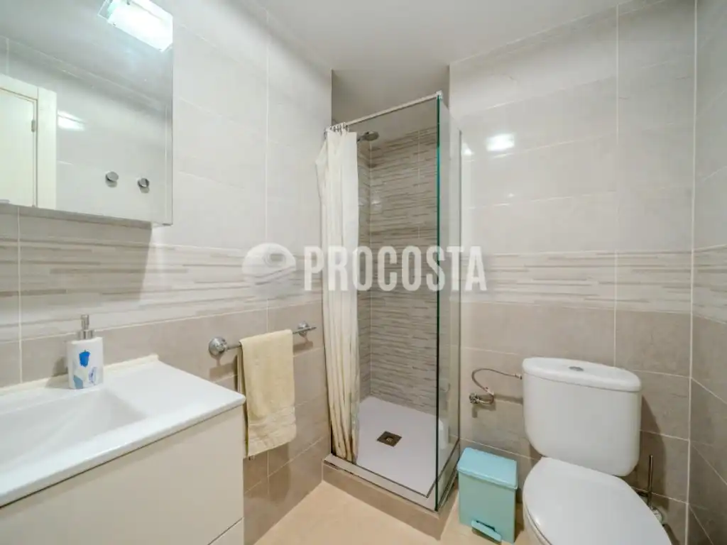 Baño de Piso en venta en Almuñécar con Terraza y Internet