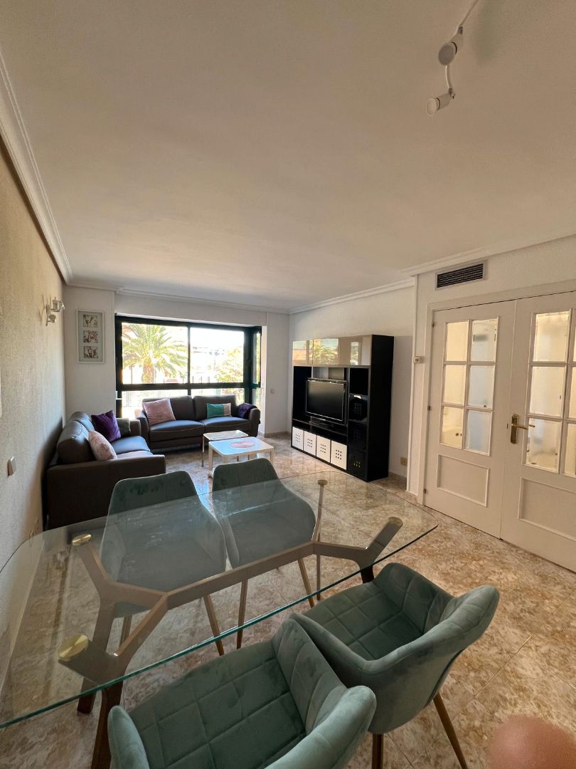 Sala d'estar de Pis de lloguer en  Madrid Capital amb Aire condicionat, Calefacció i Jardí privat