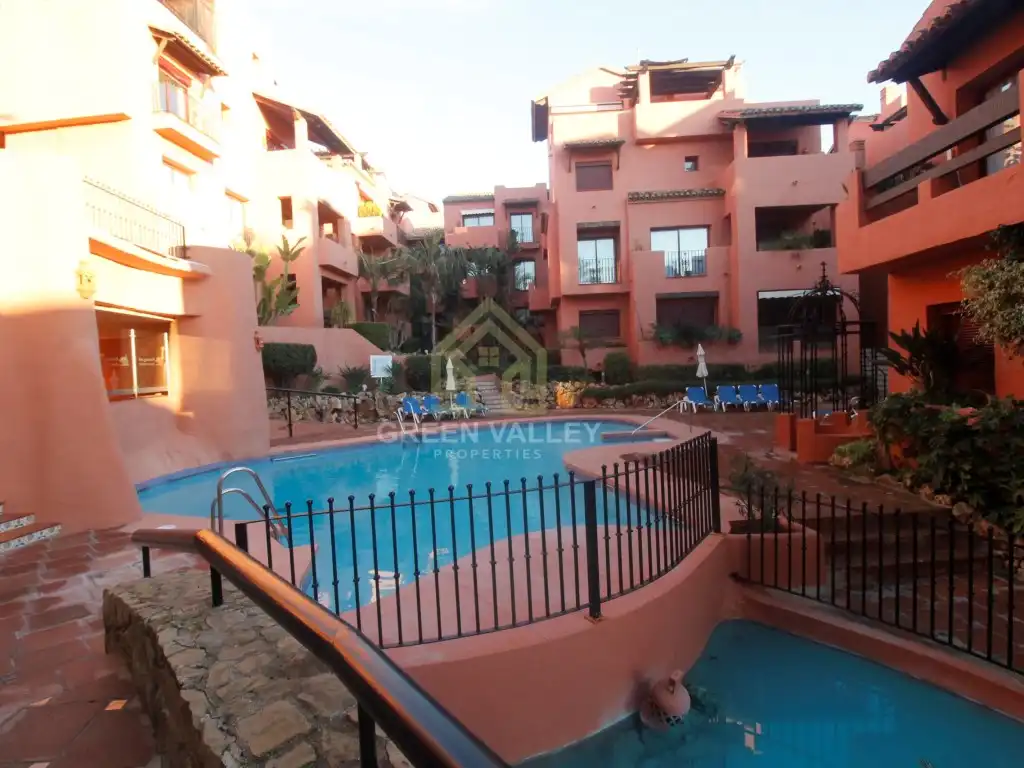 Außenansicht von Wohnung zum Verkauf in Marbella mit Klimaanlage, Privatgarten und Terrasse