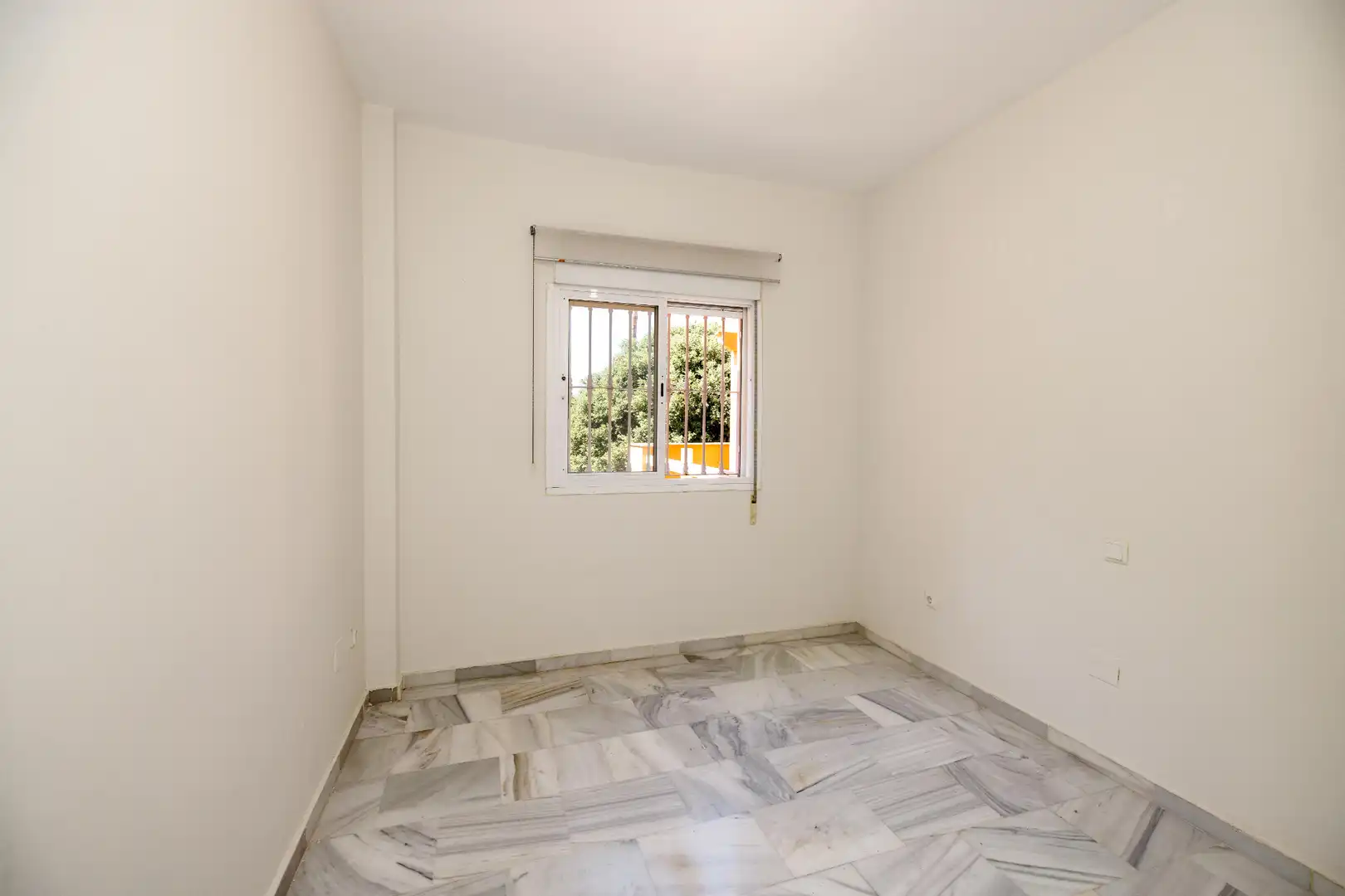 Schlafzimmer von Wohnung zum Verkauf in Marbella mit Klimaanlage, Heizung und Terrasse