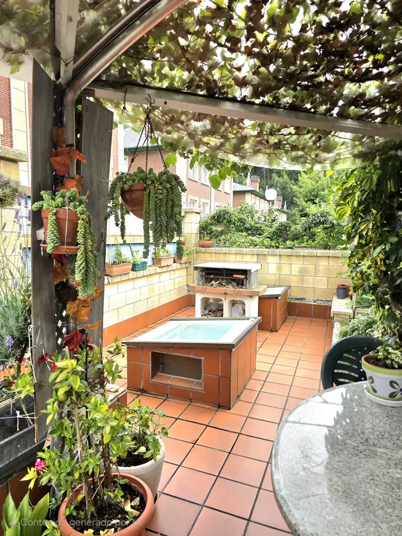 Terrasse von Einfamilien-Reihenhaus zum Verkauf in Castro-Urdiales mit Heizung, Privatgarten und Parkett