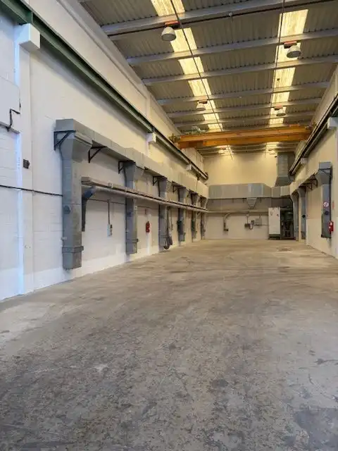 Fabrikhallen zur Miete in Loiu