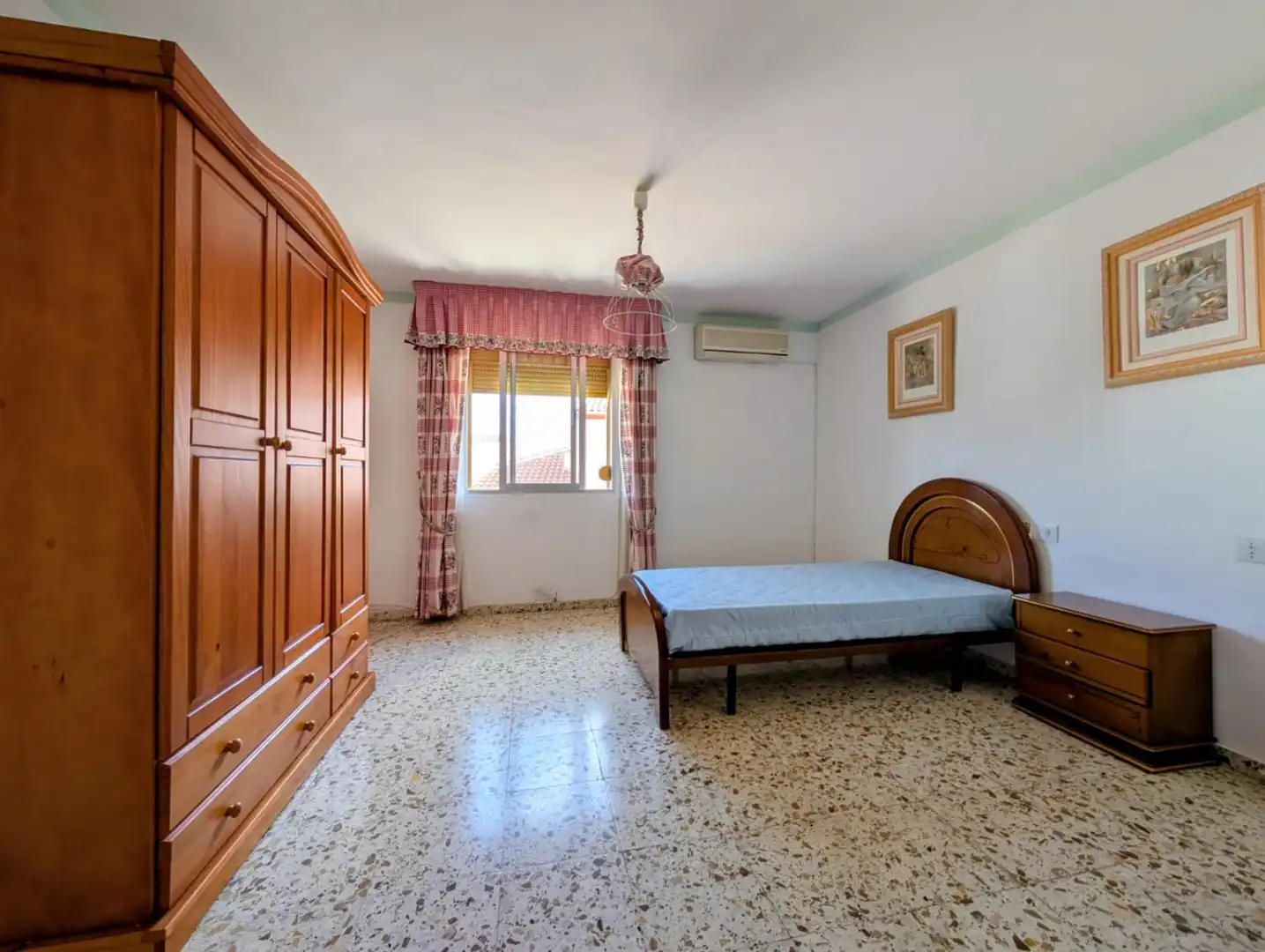 Dormitori de Casa o xalet en venda en Loja amb Terrassa i Traster