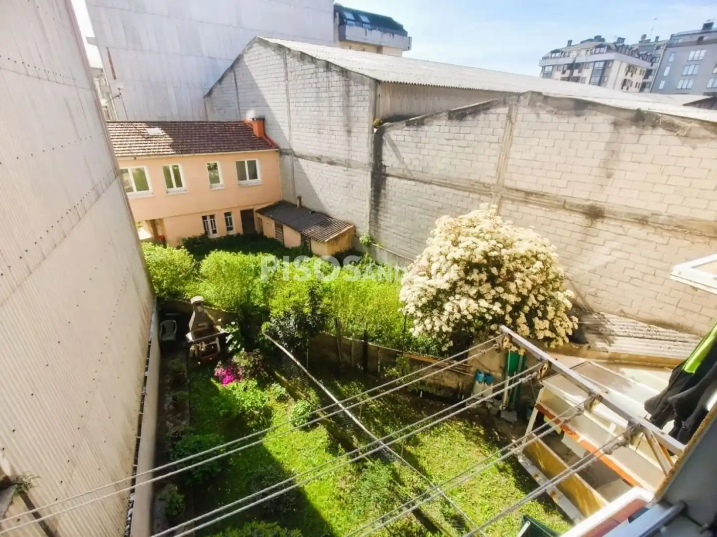 Jardín de Piso en venta en Cambre  con Calefacción, Trastero y Amueblado